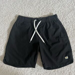 Men’s Vuori black drawstring shorts